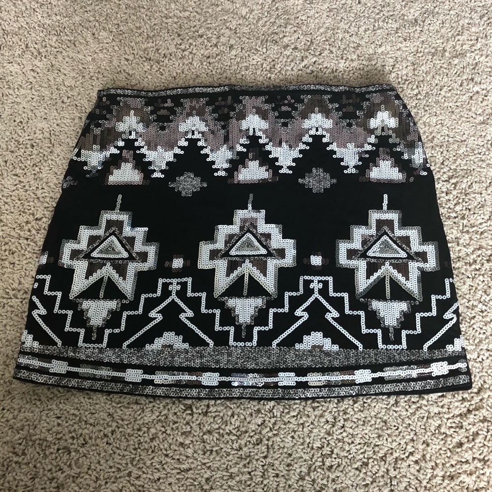 Black Express sequin white and silver skirt!😍
